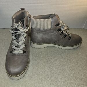 Cliffs by White Mountain Women's Connie Lace-up Boots size 9